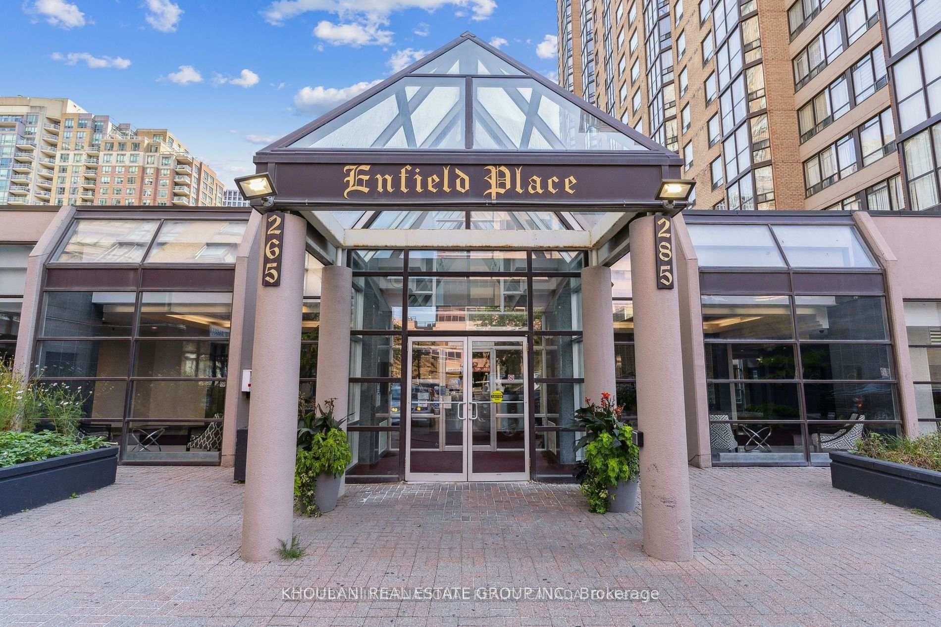 3 Bedrooms Condo at 265 ENFIELD, Mississauga For sale