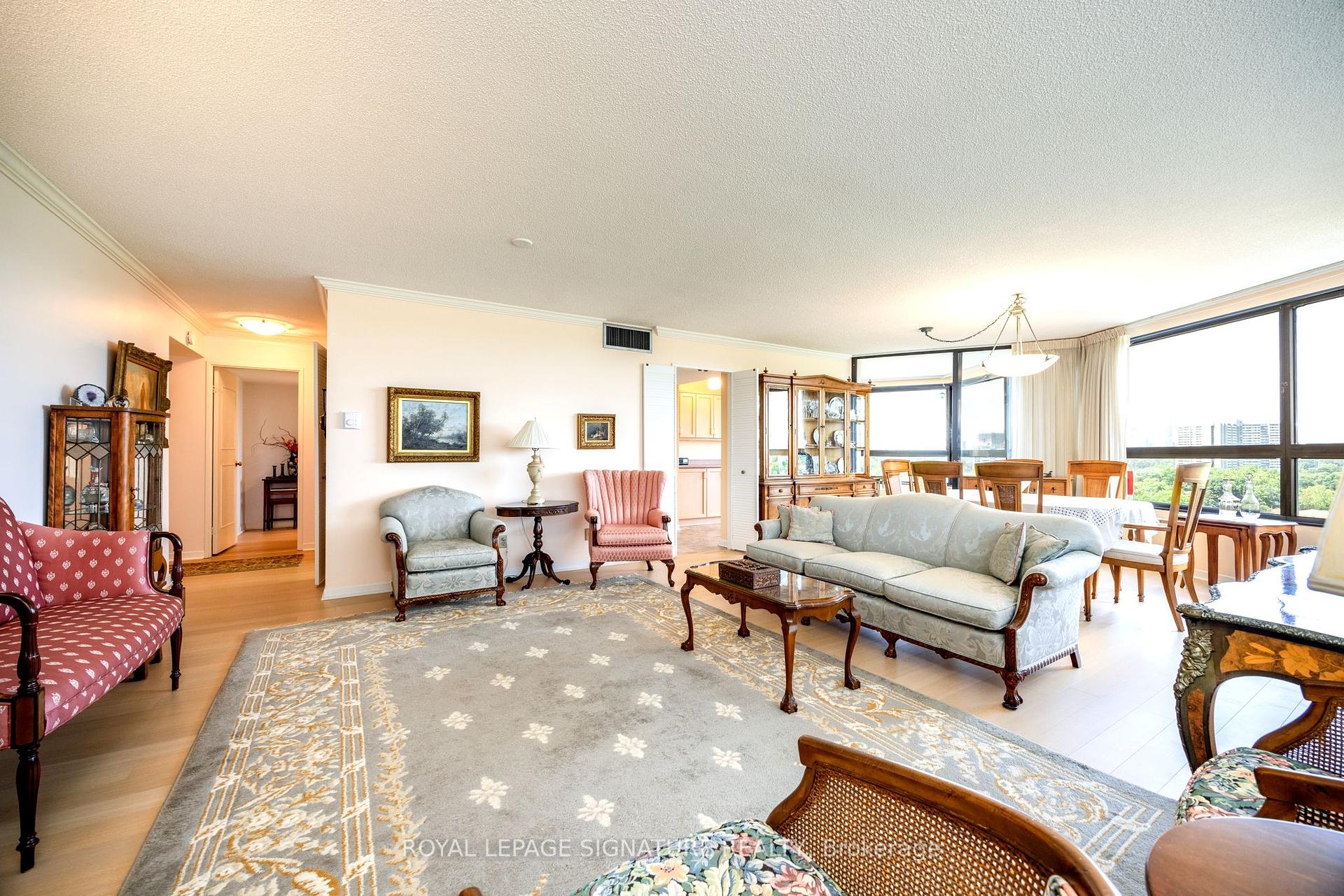 3 Bedrooms Condo at 1300 Bloor, Mississauga For sale