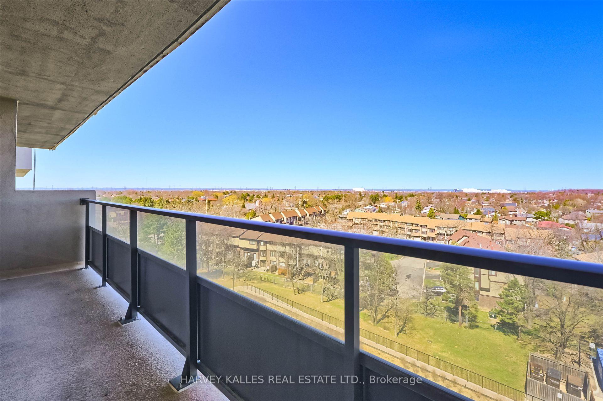2 Bedrooms Condo at 2929 Aquitaine, Mississauga For sale