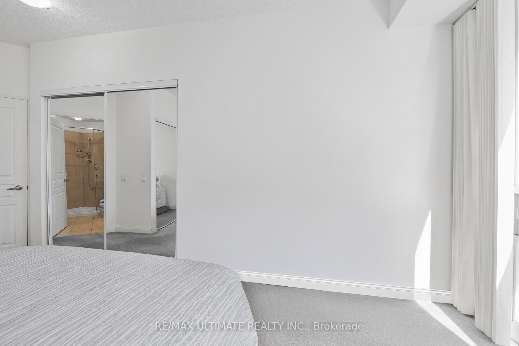 2 Bedrooms Condo at 1121 Bay, Toronto For sale