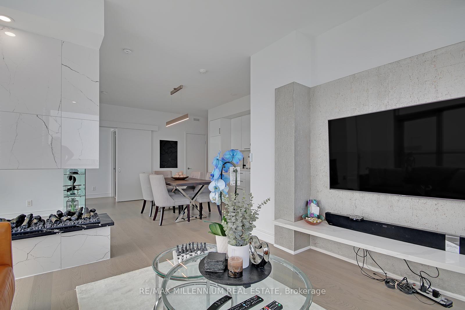 3 Bedrooms Condo at 12 York,  Toronto For sale