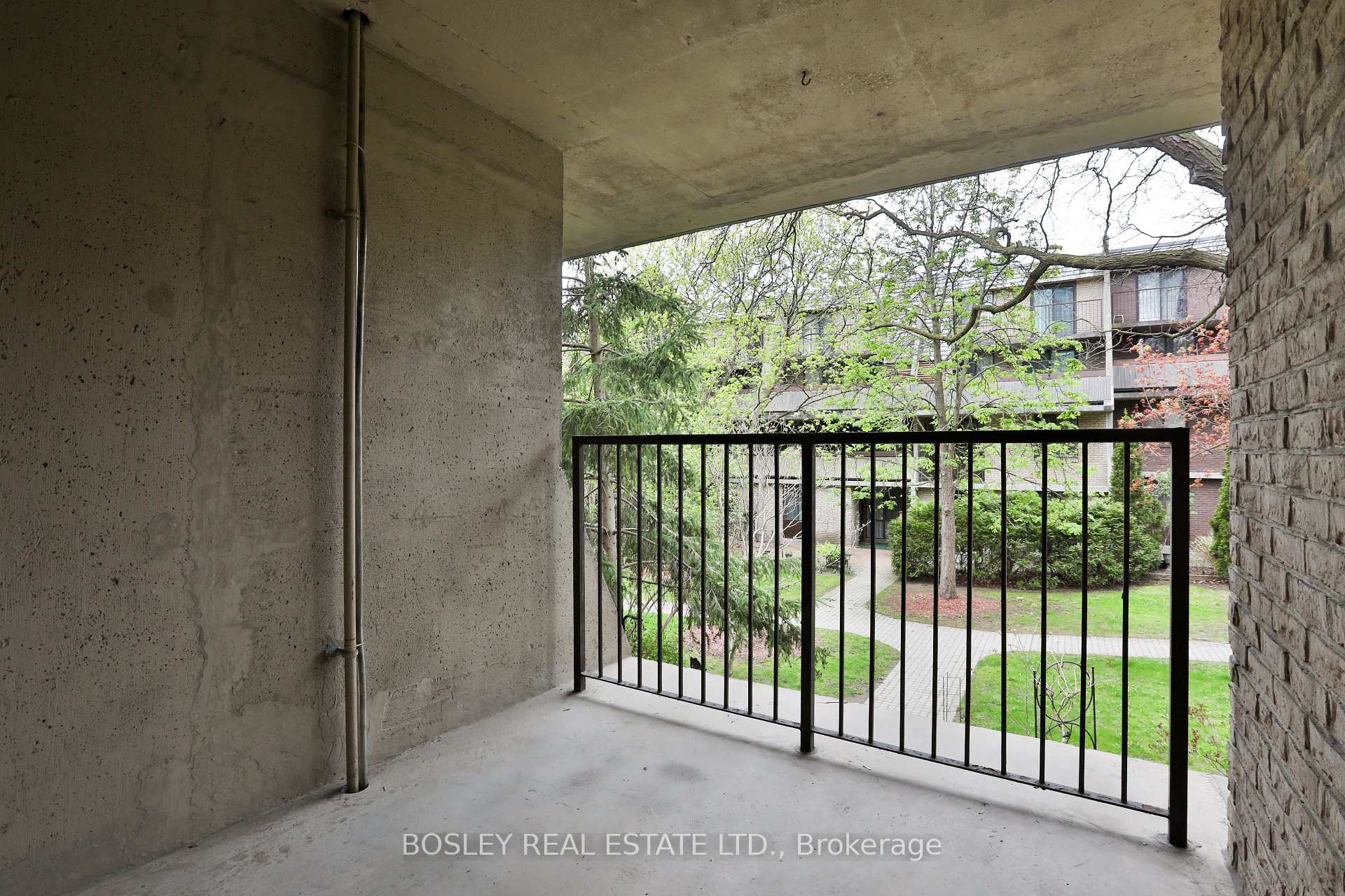 3 Bedrooms Condo at 1250 Mississauga Valley, Mississauga For sale
