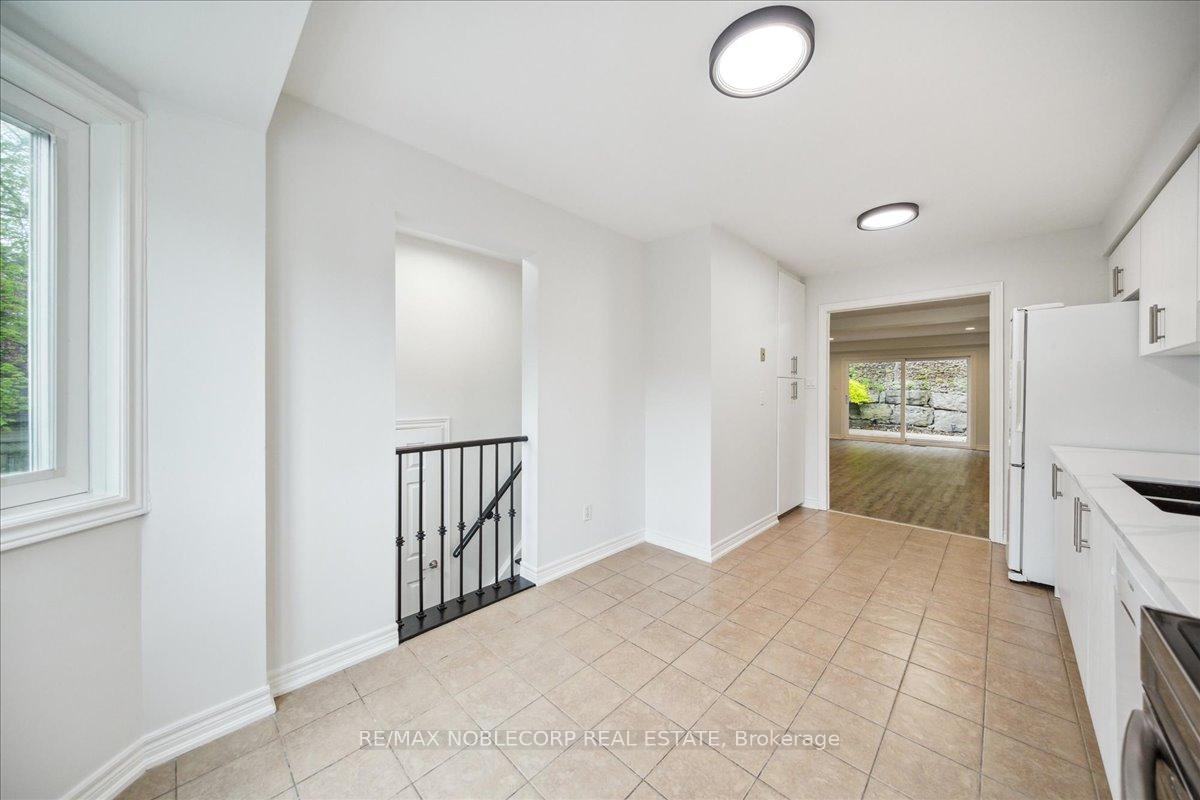 3 Bedrooms Condo at 20 William Farr, Vaughan For sale