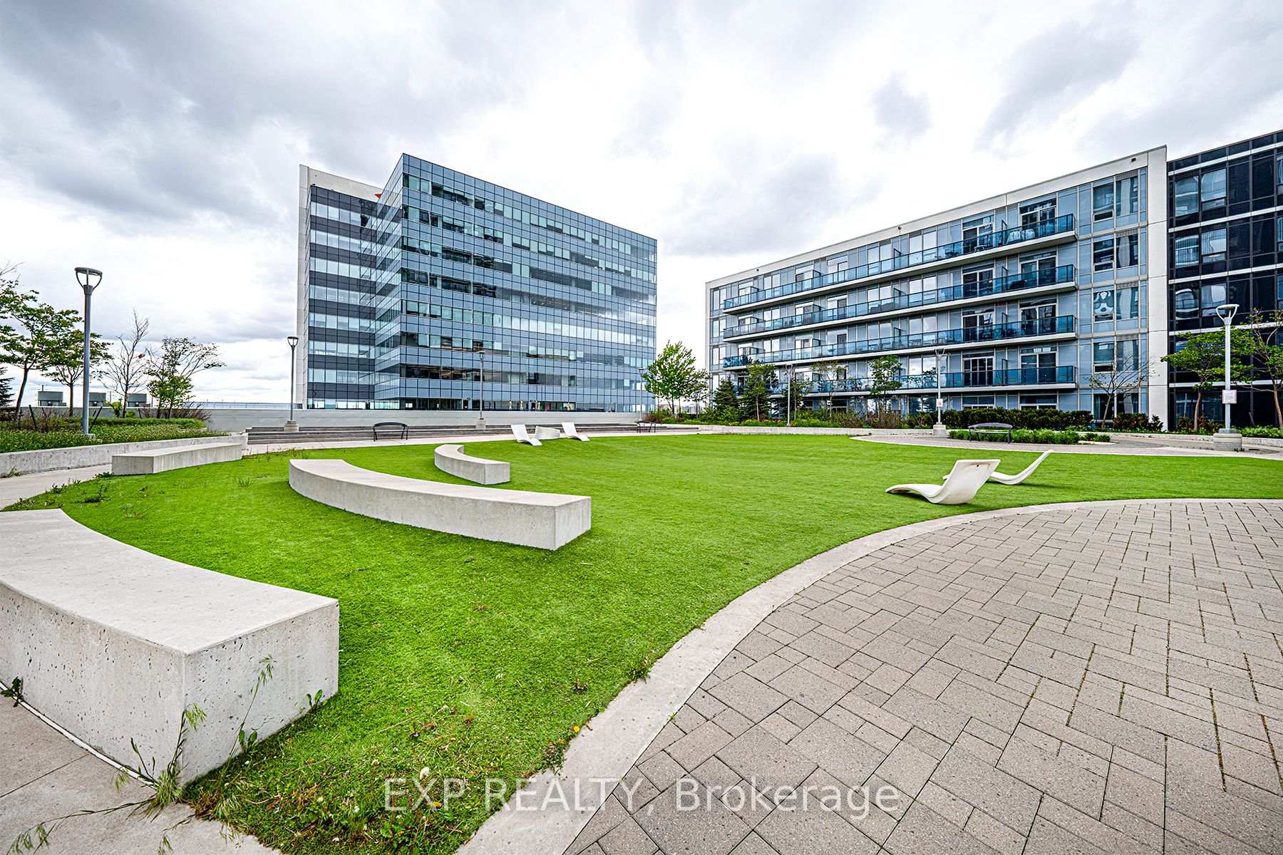 2 Bedrooms Condo at 3600 Highway 7, Vaughan For sale