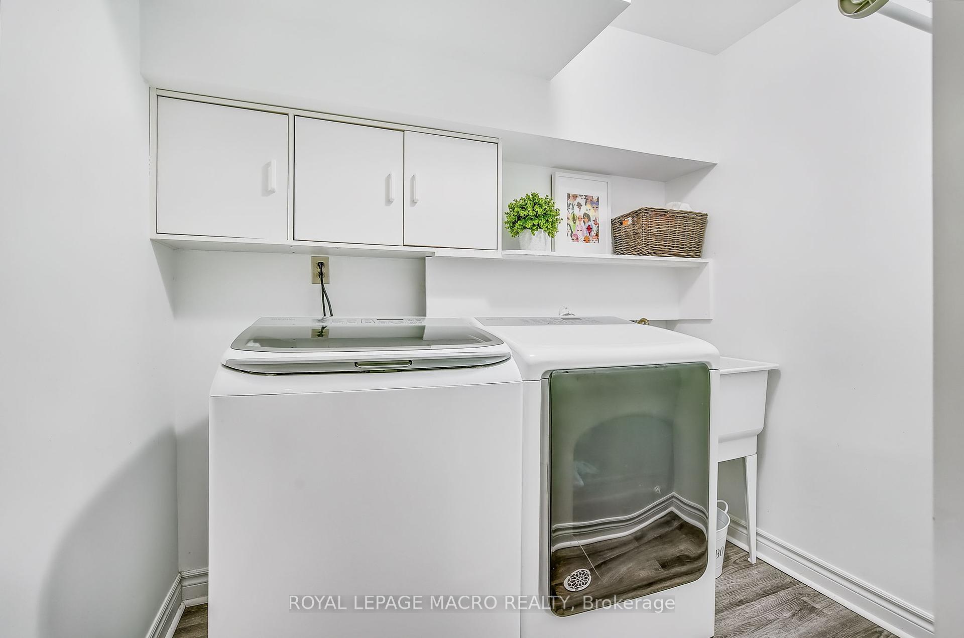 4 Bedrooms Condo at 2055 Walkers, Burlington For sale