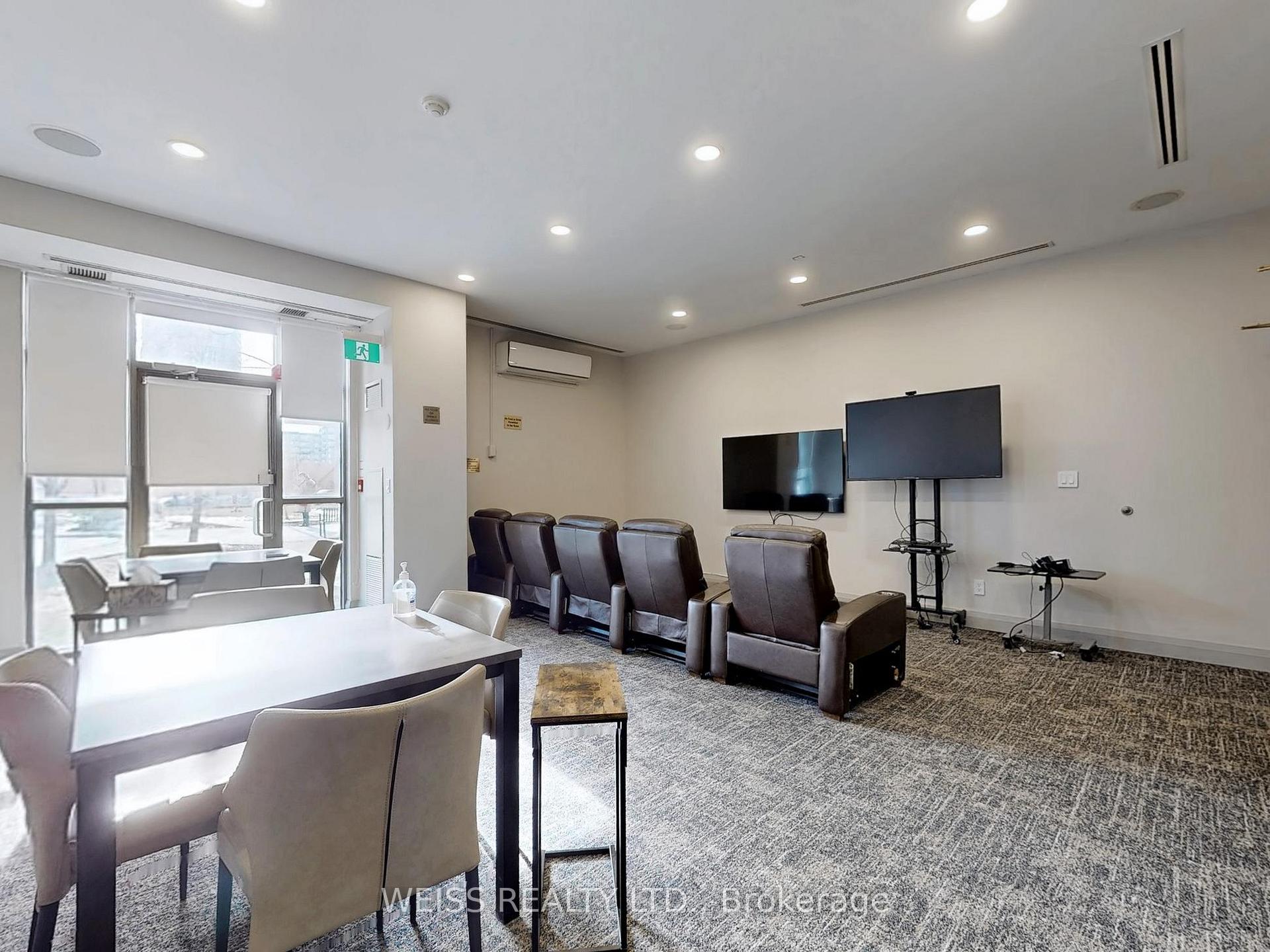 3 Bedrooms Condo at 88 Promenade, Vaughan For sale