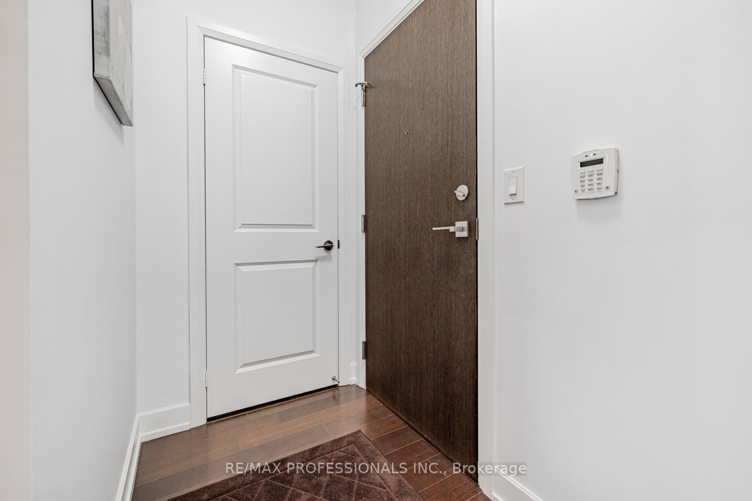 2 Bedrooms Condo at 6 Eva, Toronto For sale