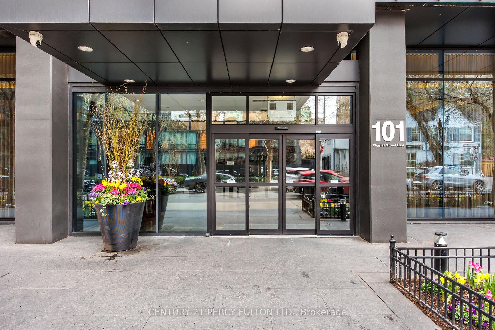 2 Bedrooms Condo at 101 Charles, Toronto For sale