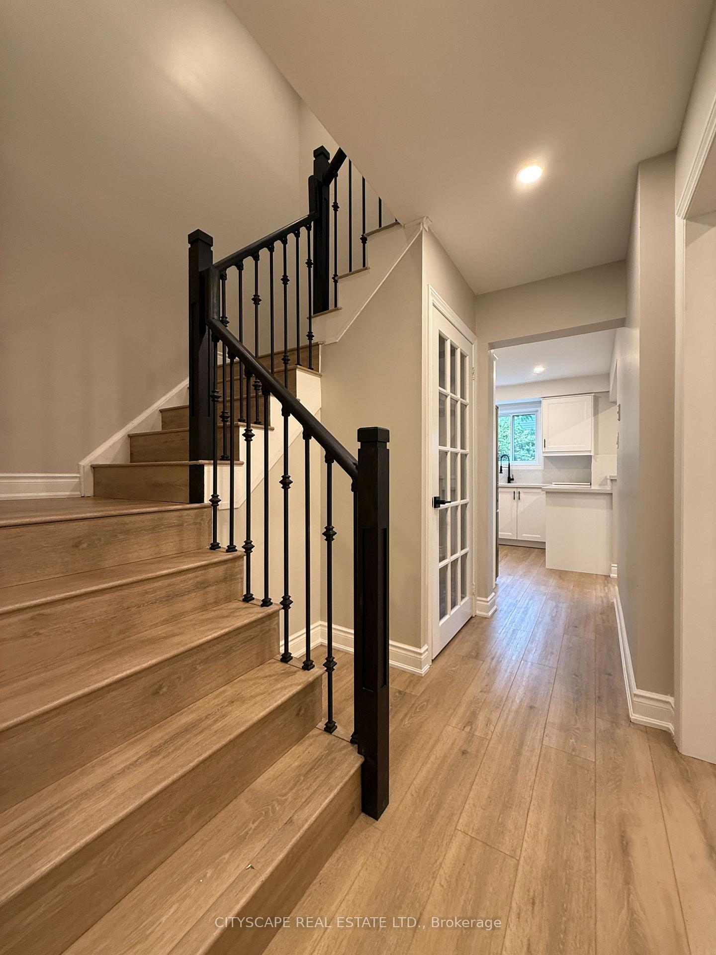 4 Bedrooms Condo at 5659 Glen Erin, Mississauga For sale