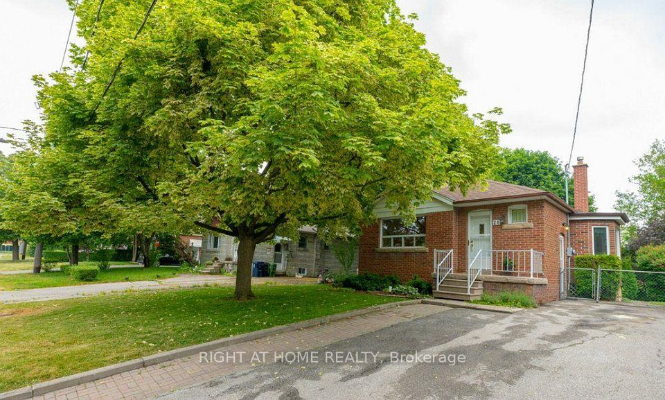 26 Melody Road, Toronto, ON M9M 1C7