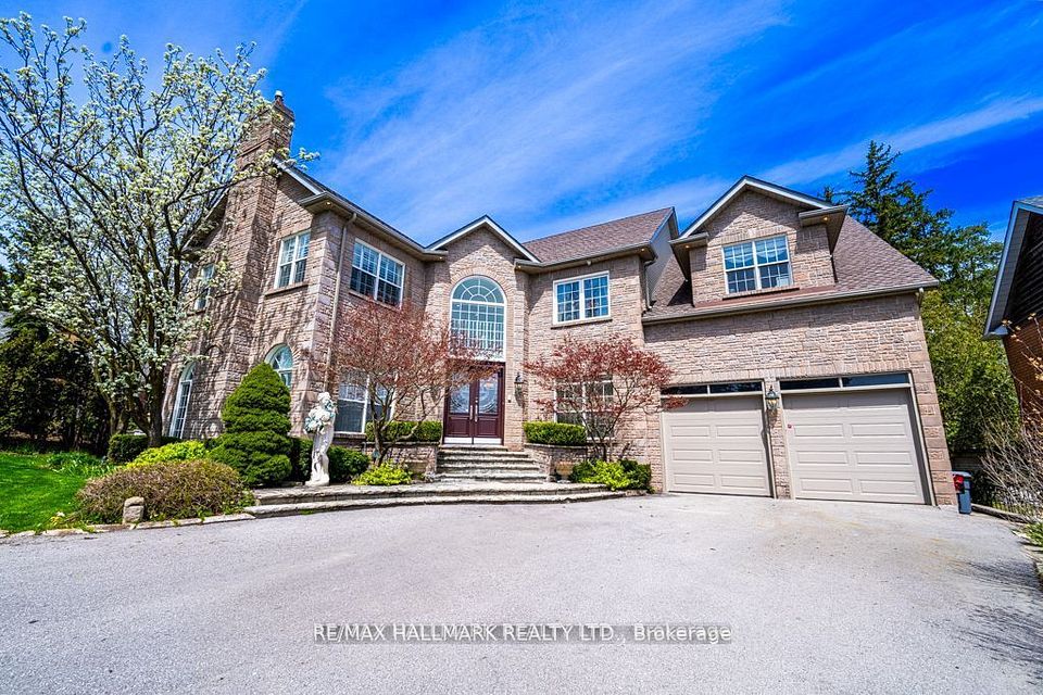 384 Kennedy Street, Aurora, ON L4G 5M6