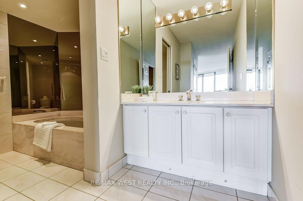 3 Bedrooms Condo at 2000 Islington, Toronto For sale