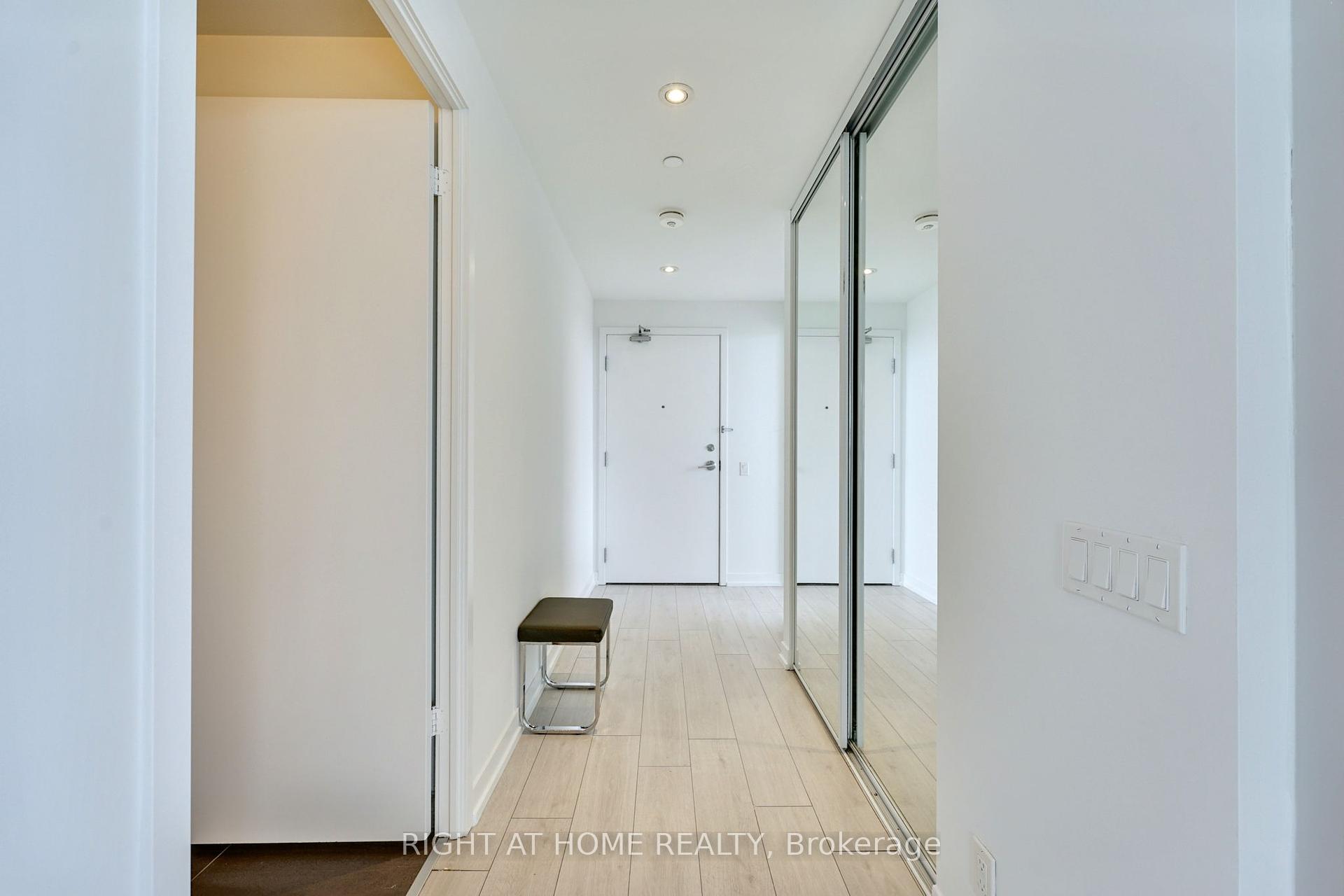 2 Bedrooms Condo at 898 Portage, Vaughan For sale