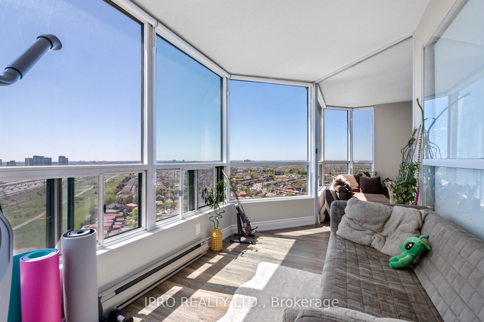 3 Bedrooms Condo at 4460 Tucana, Mississauga For sale