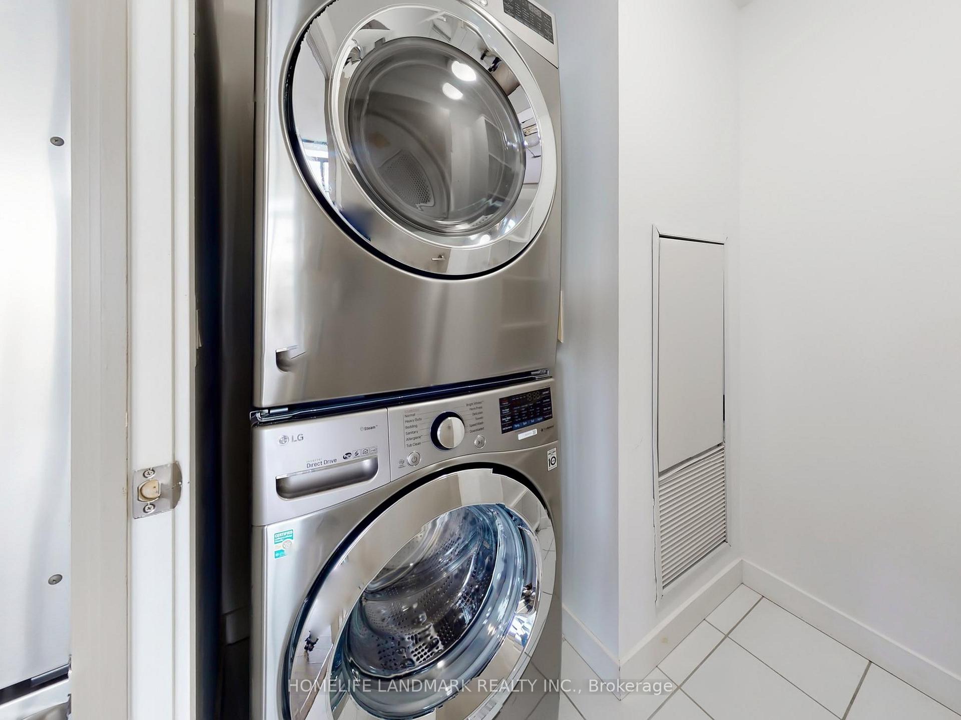 3 Bedrooms Condo at 110 Charles, Toronto For sale