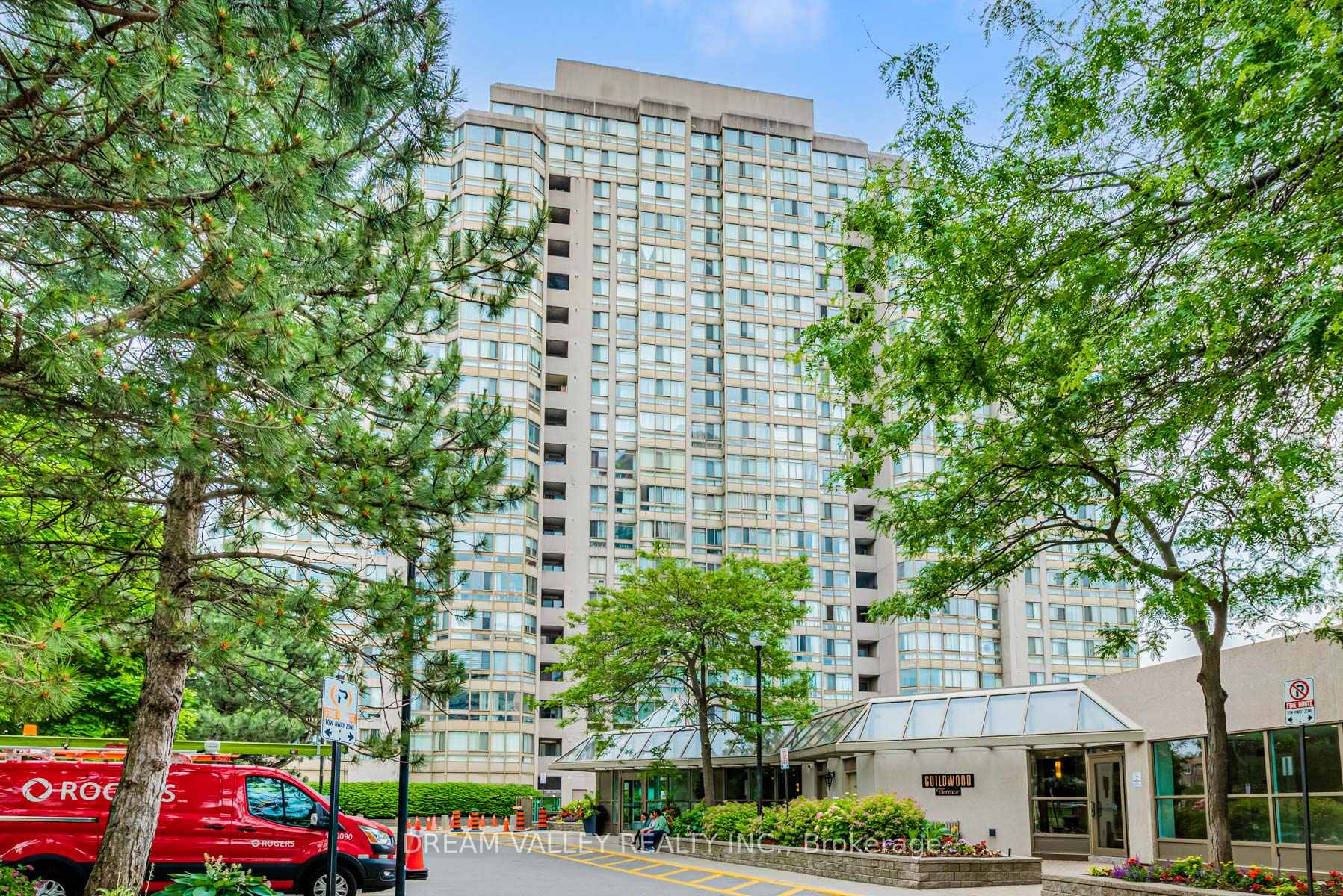 2 Bedrooms Condo at 3233 Eglinton, Toronto For sale