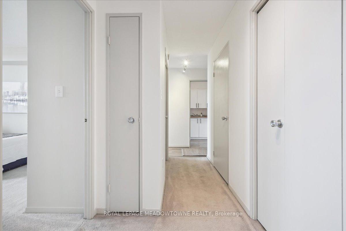 2 Bedrooms Condo at 2665 Windwood, Mississauga For sale