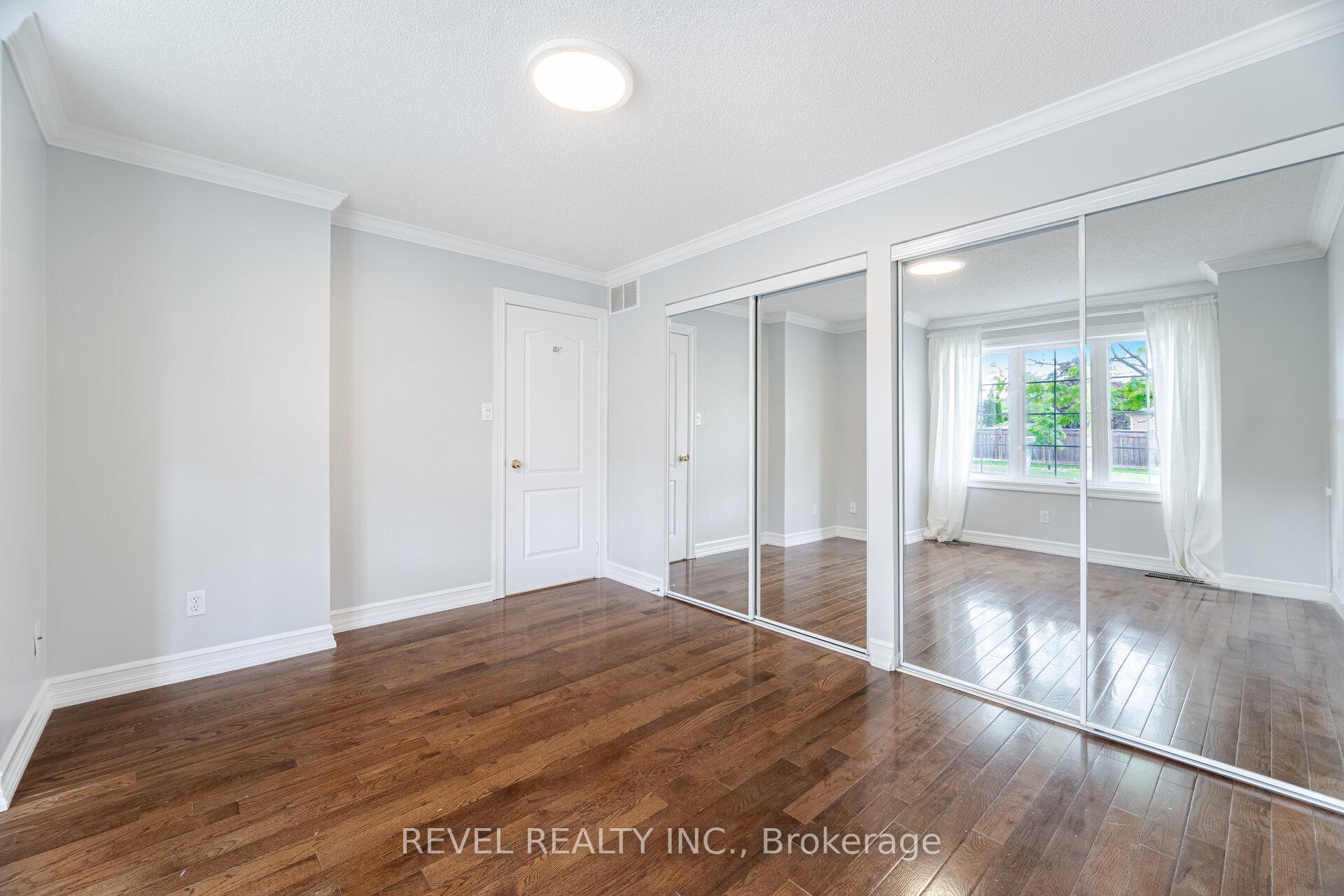 2 Bedrooms Condo at 1489 Heritage, Oakville For sale