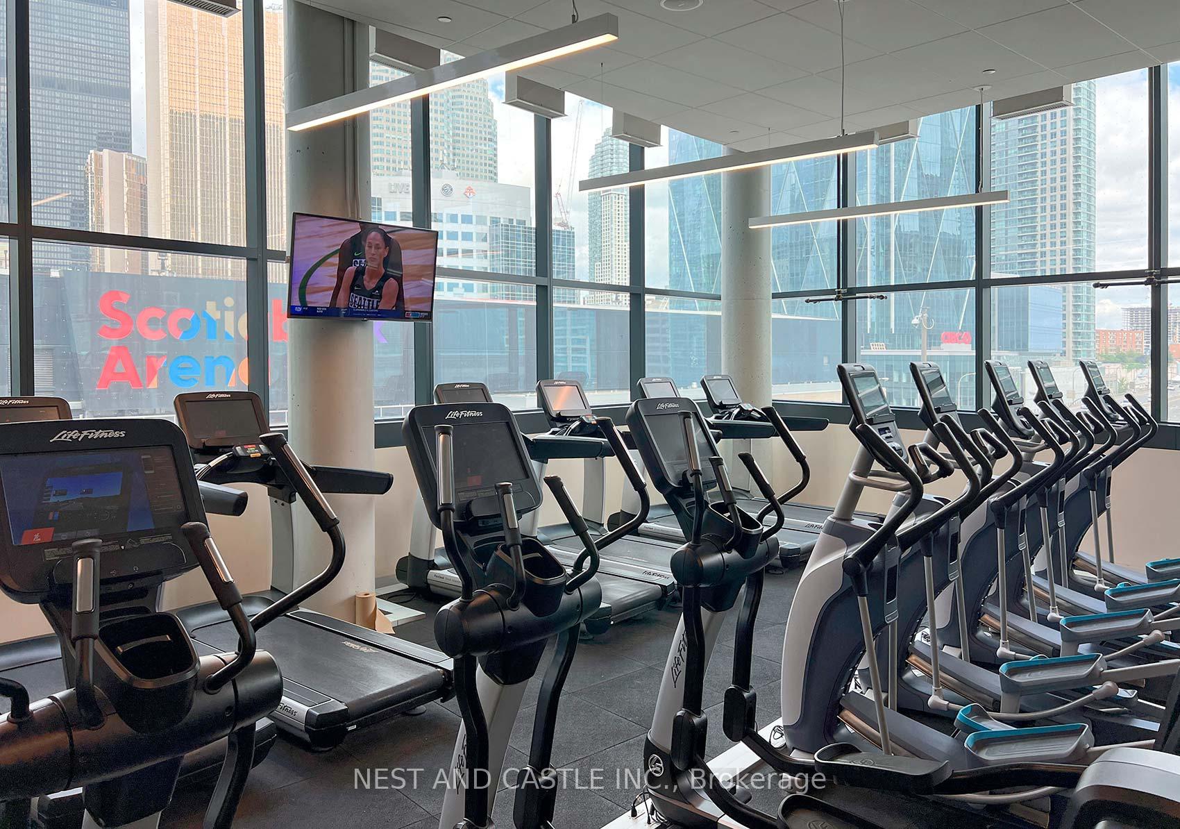2 Bedrooms Condo at 100 Harbour, Toronto For sale
