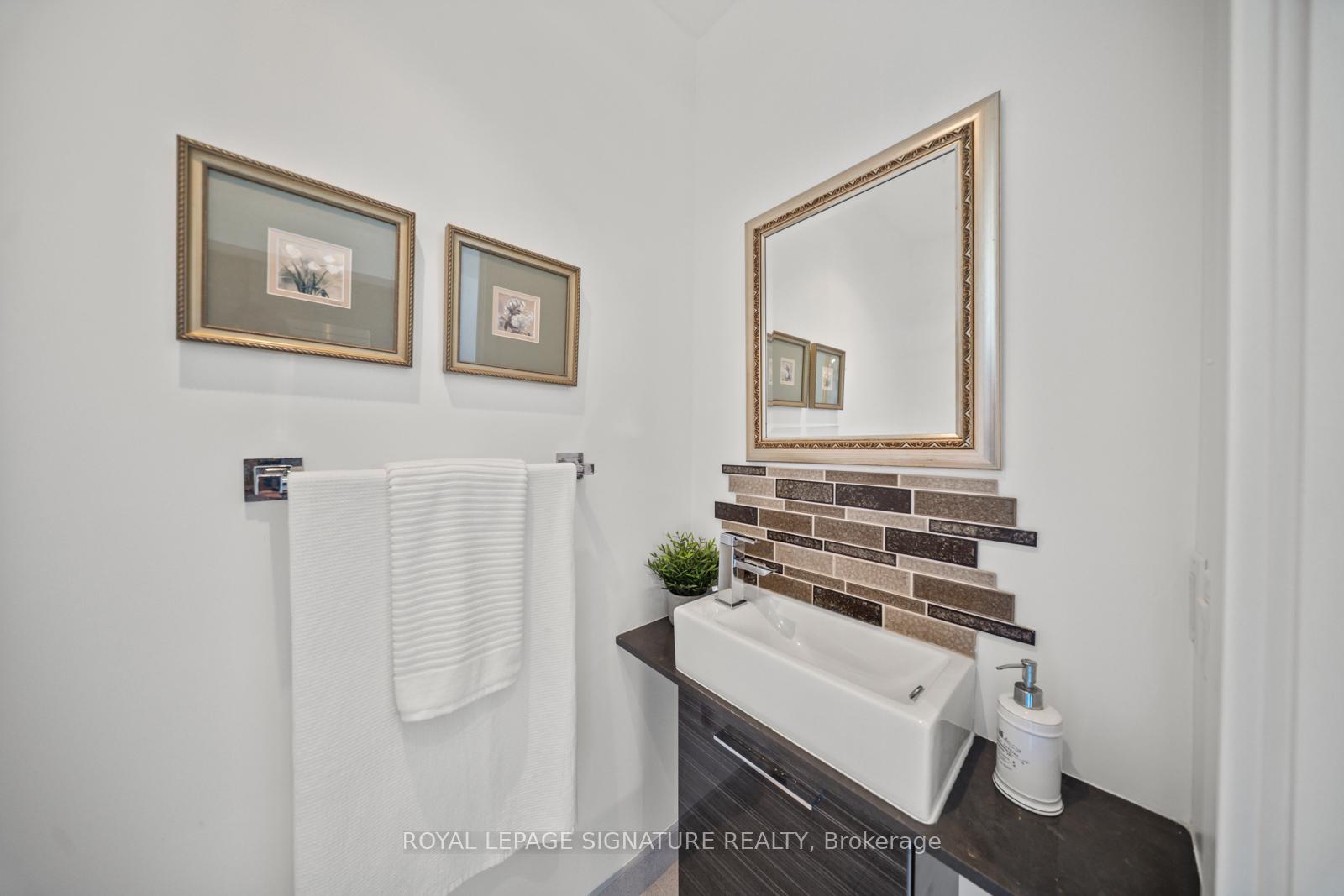 2 Bedrooms Condo at 1190 Dundas, Toronto For sale
