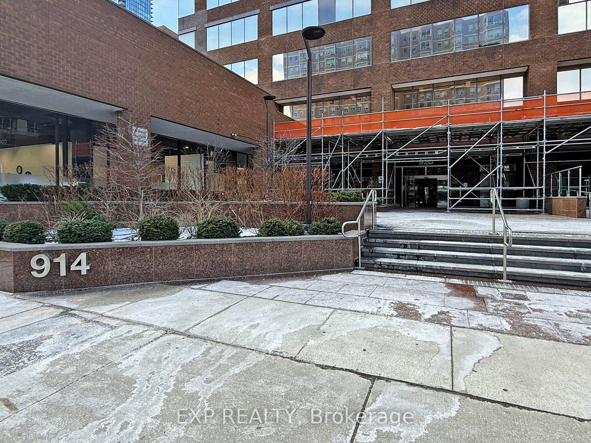 1 Bedroom Condo at 914 Yonge, Toronto For sale