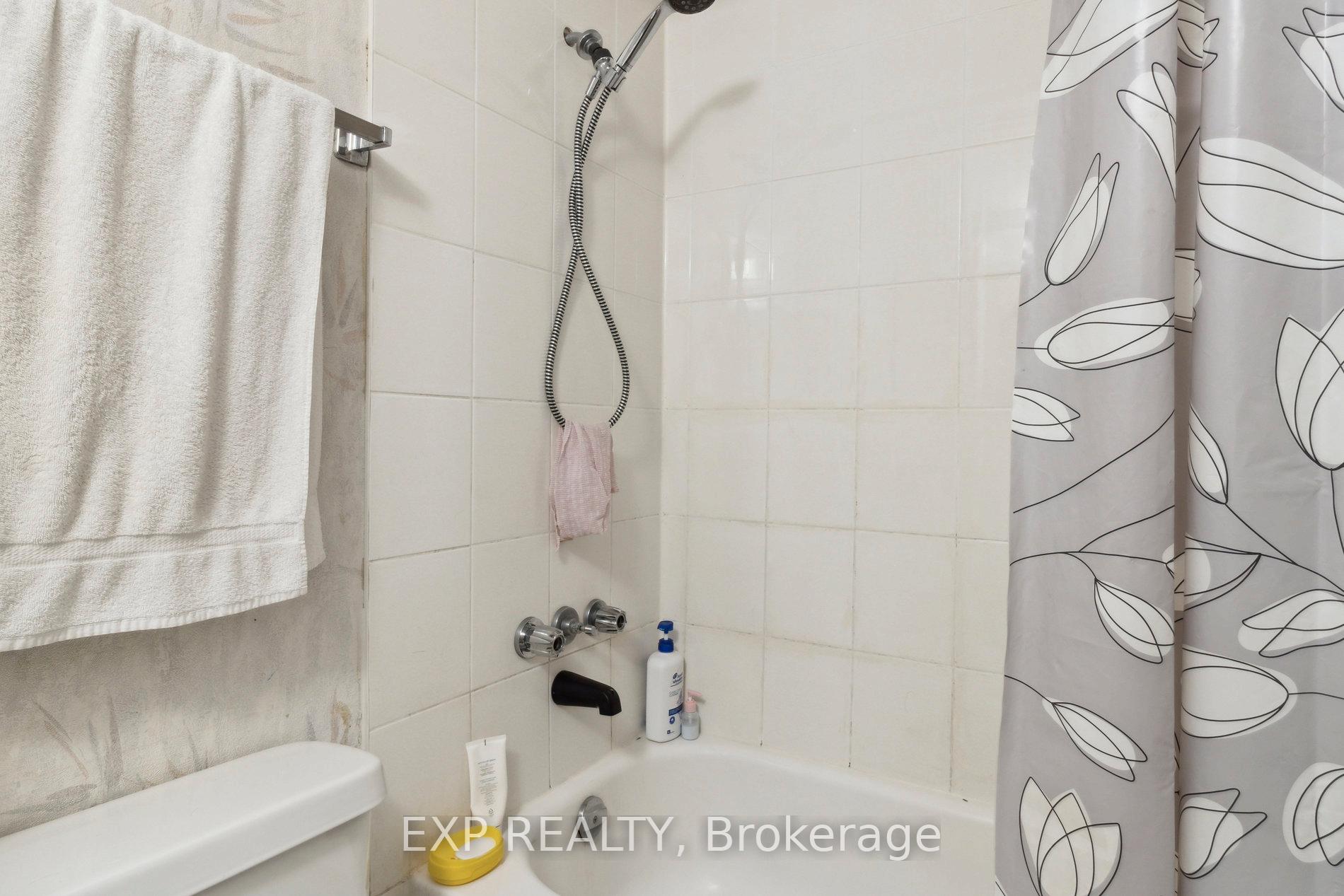 3 Bedrooms Condo at 205 Hilda, Toronto For sale