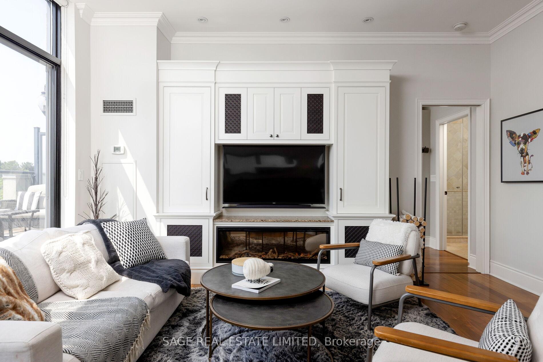 2 Bedrooms Condo at 25 Earlington, Toronto For sale