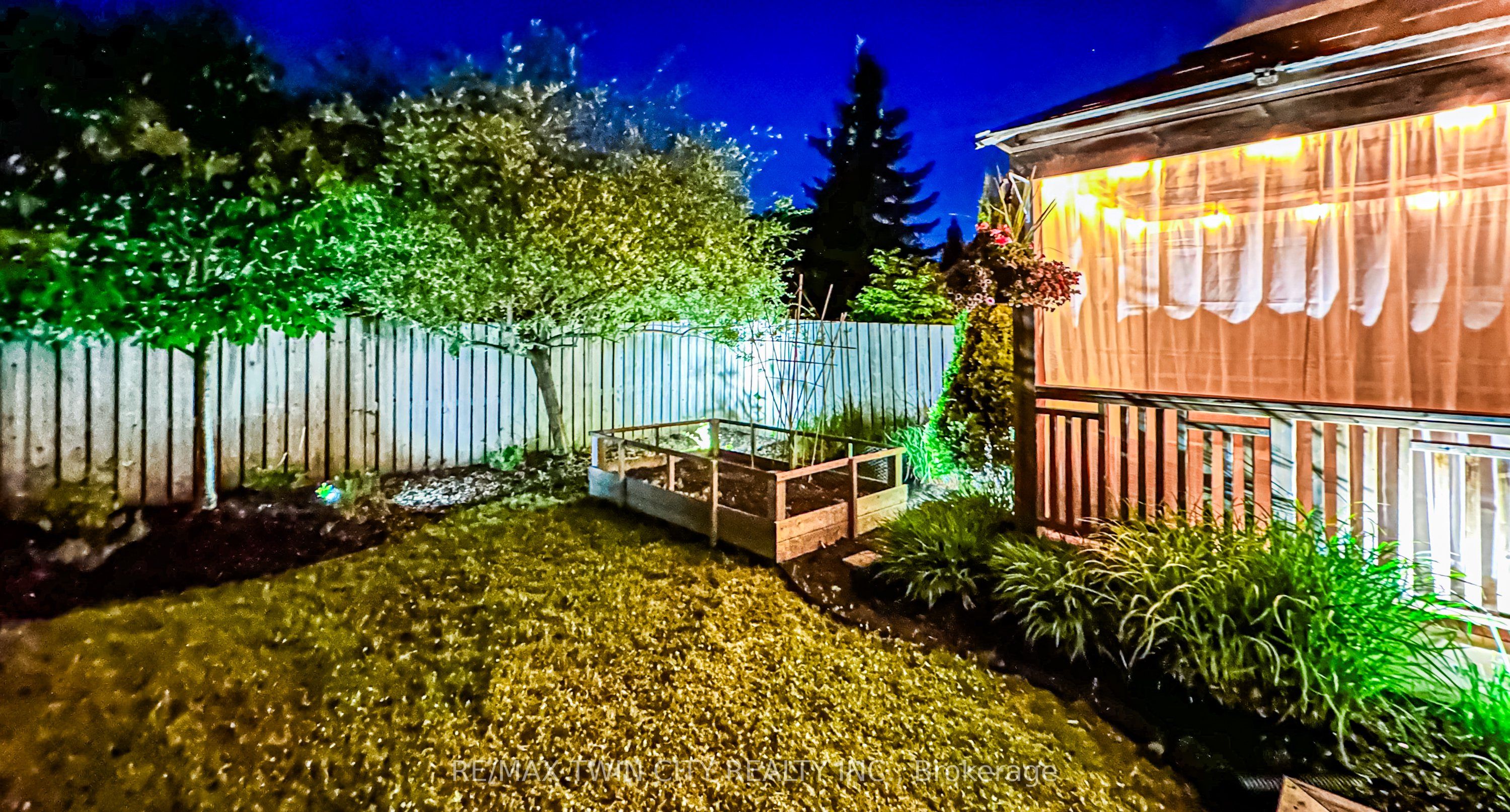 381 University Downs Crescent