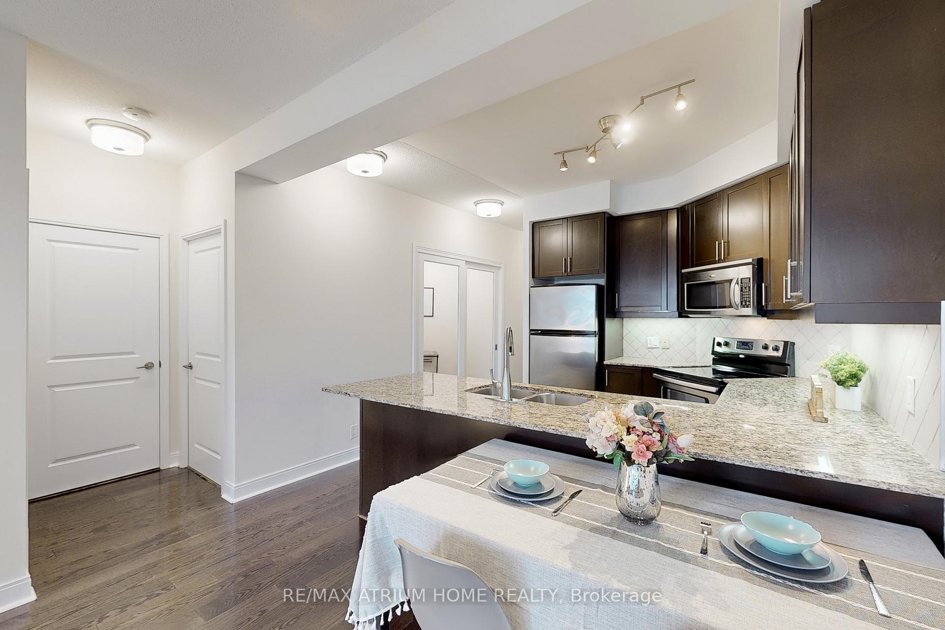 2 Bedrooms Condo at 80 Absolute, Mississauga For sale