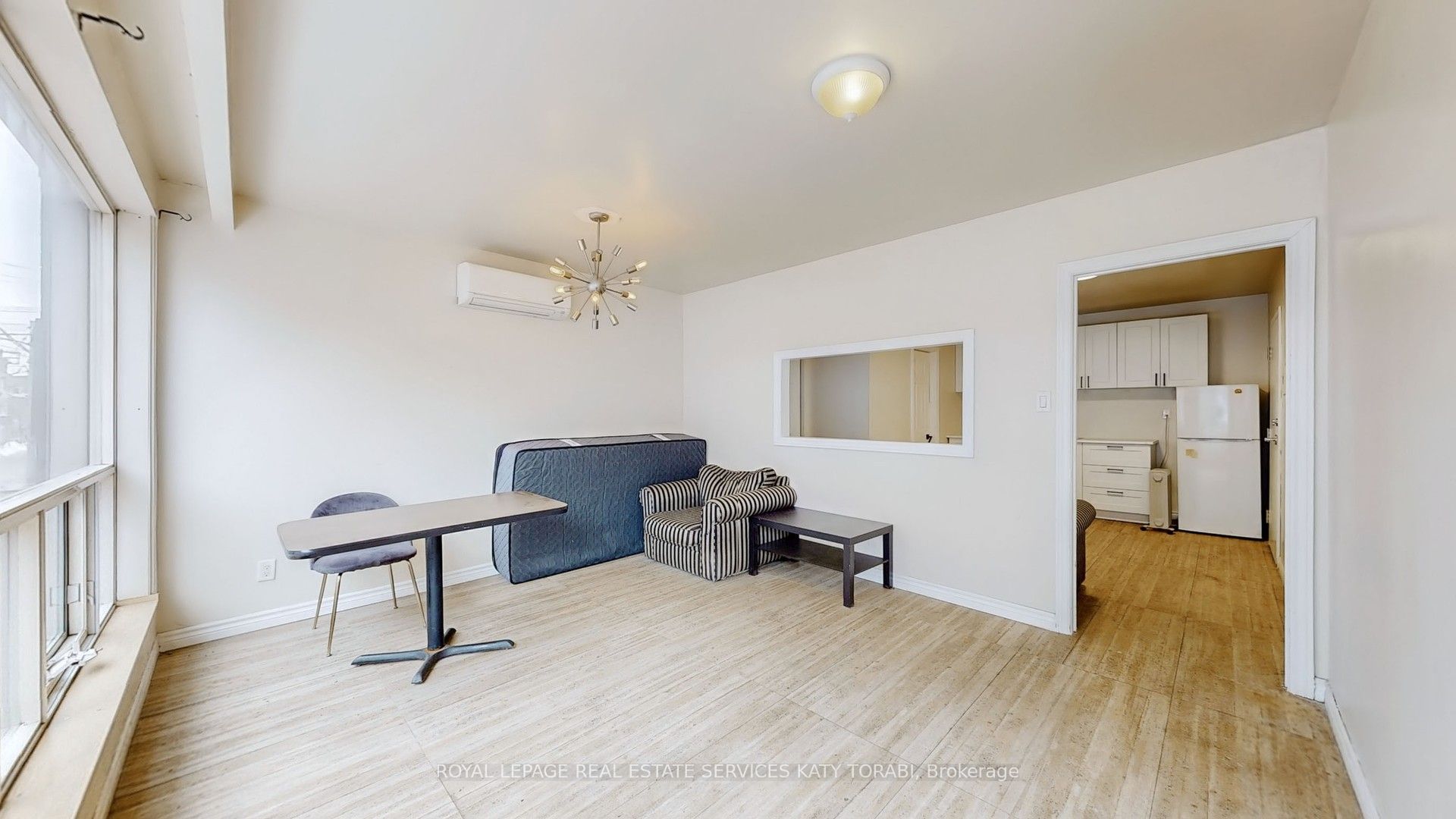 566 Queen Street W