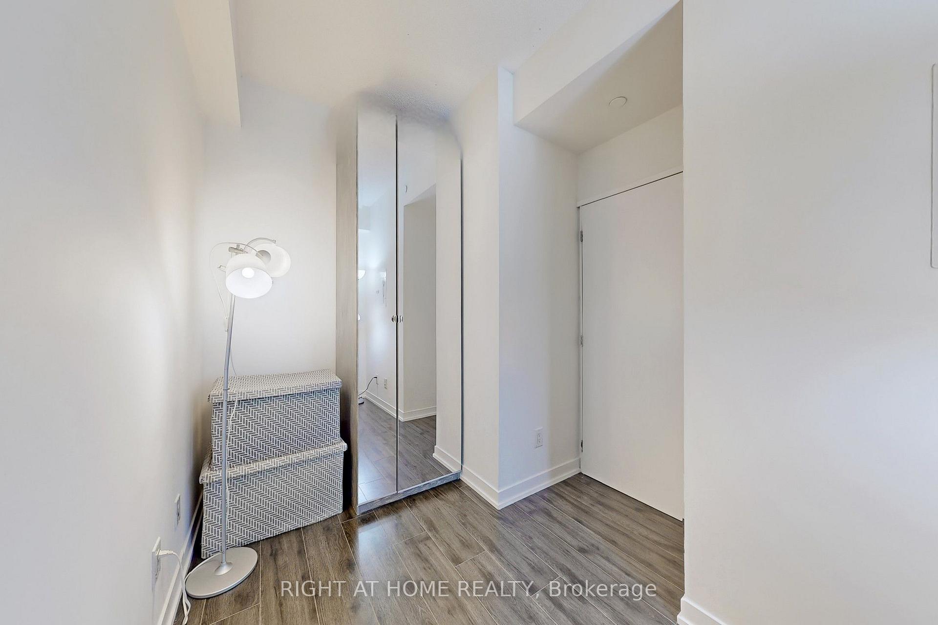 2 Bedrooms Condo at 18 Rean,  Toronto For sale