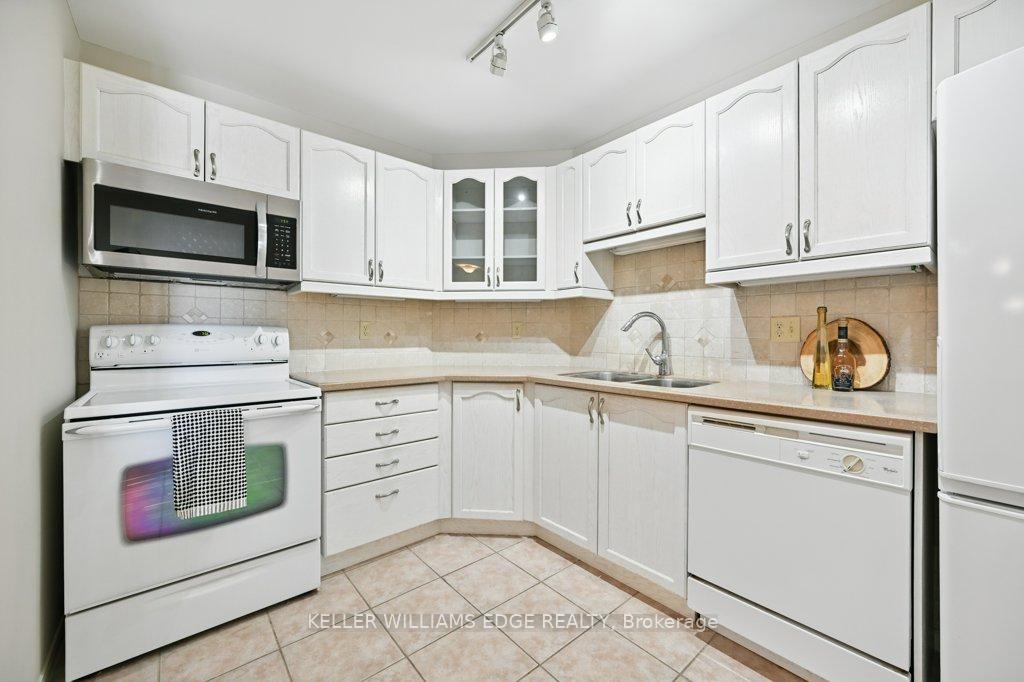 2 Bedrooms Condo at 2085 Amherst Heights,  Burlington For sale