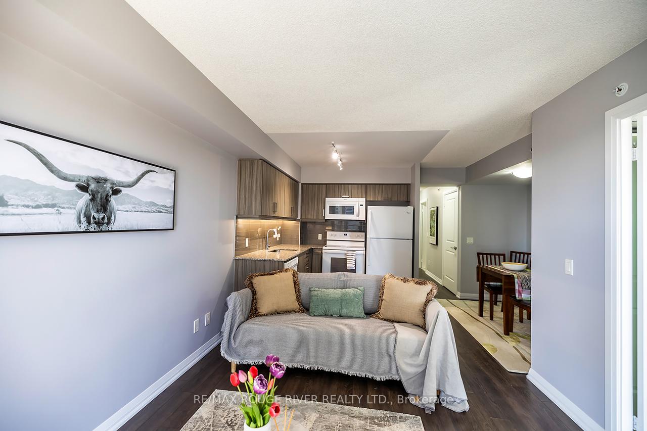 2 Bedrooms Condo at 30 Meadowglen,  Toronto For sale