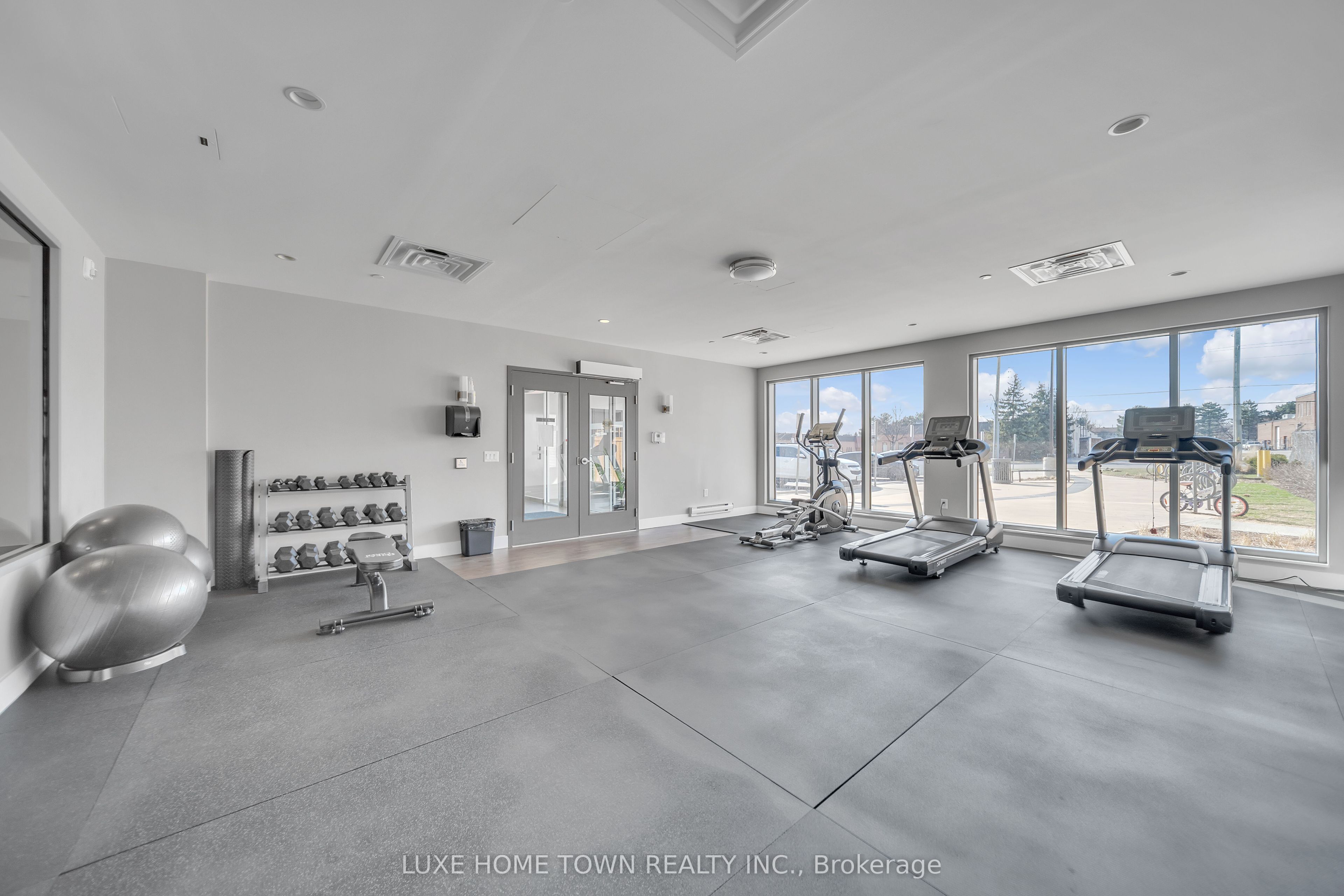 716 Main Street E, #801