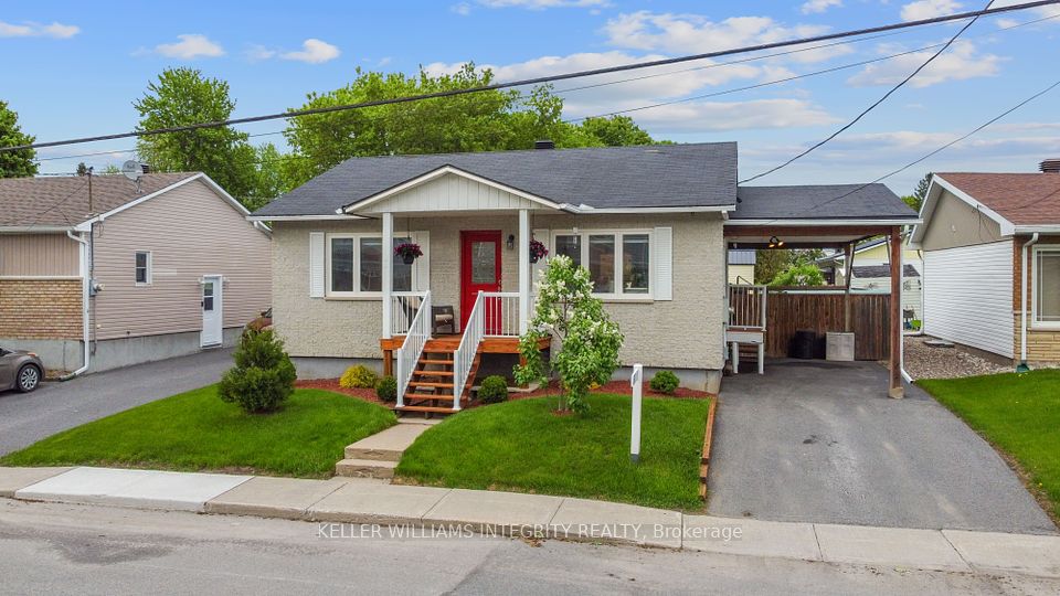 3867 Champlain