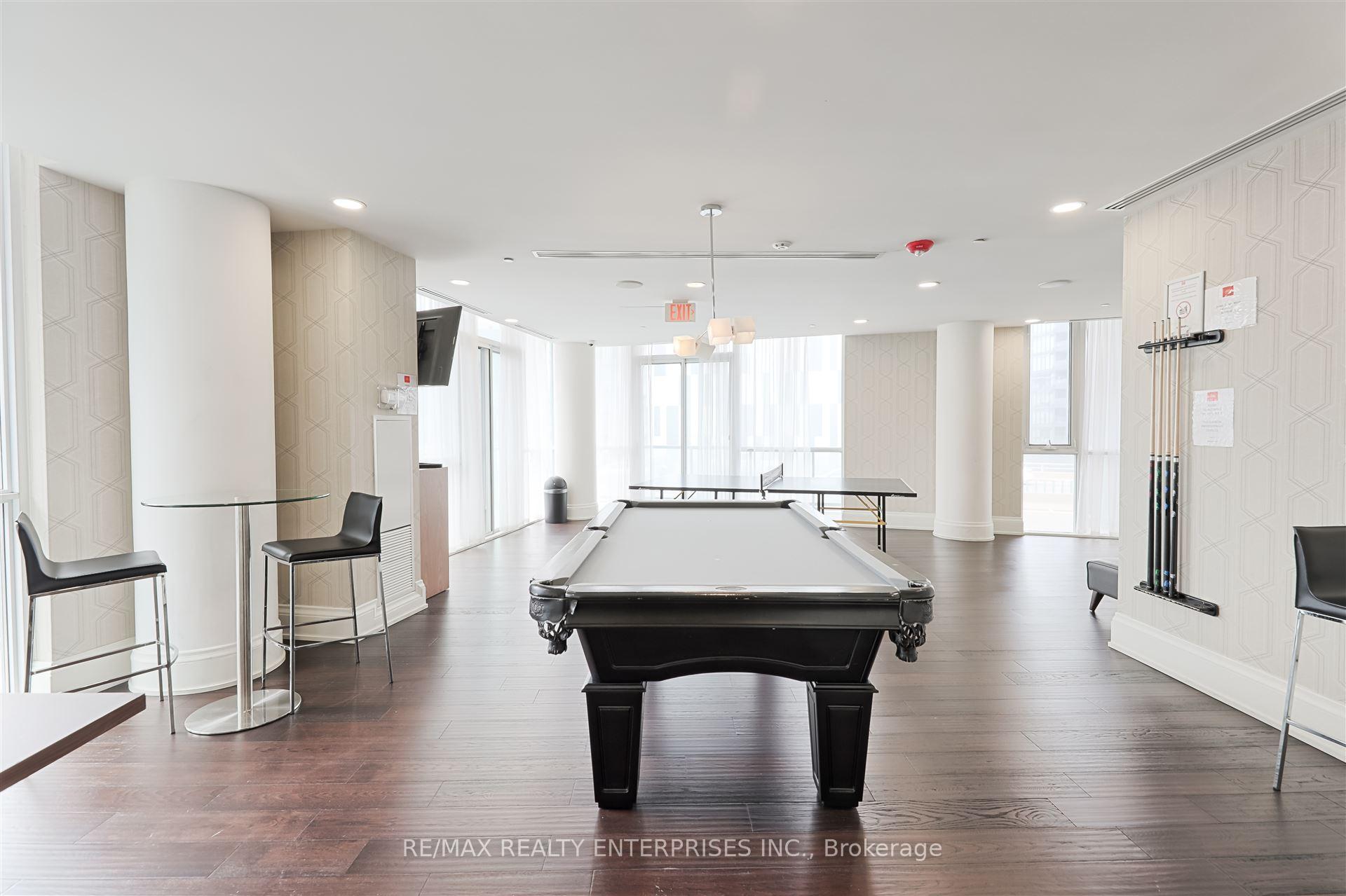 2 Bedrooms Condo at 20 Bruyeres, Toronto For sale