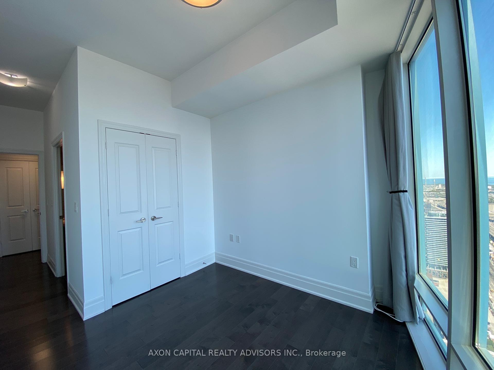 3 Bedrooms Condo at 8 The Esplanade, Toronto For sale