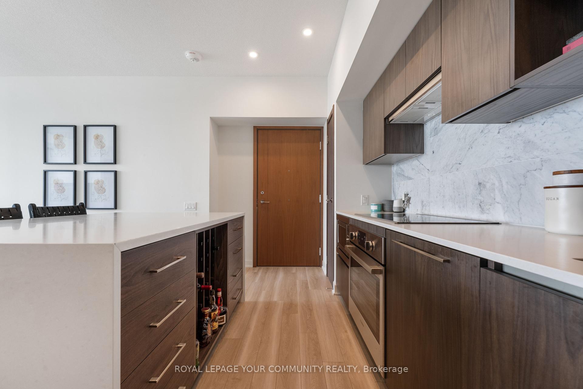 3 Bedrooms Condo at 17 Bathurst, Toronto For sale