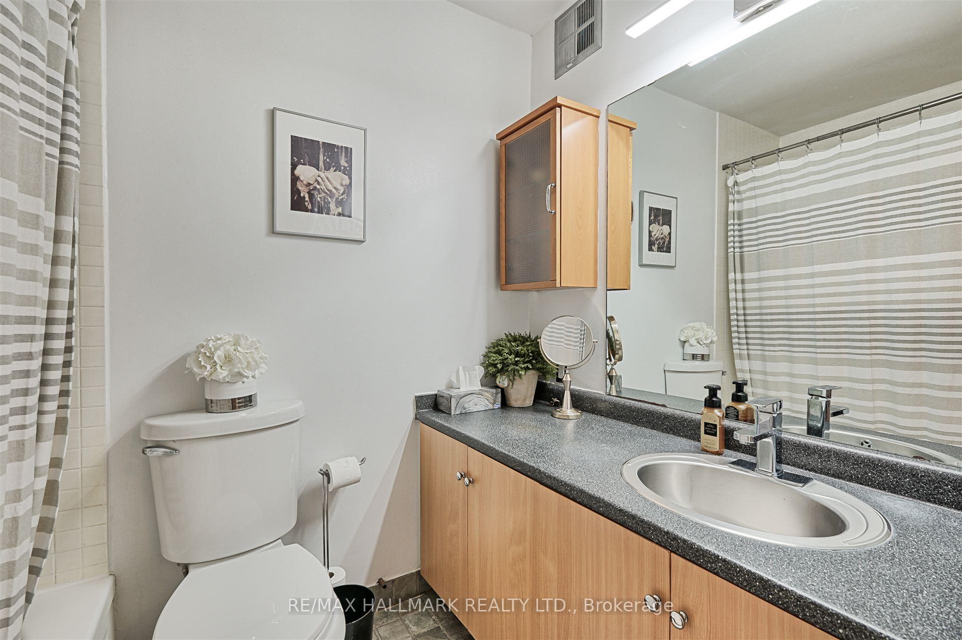 2 Bedrooms Condo at 86 Gerrard, Toronto For sale
