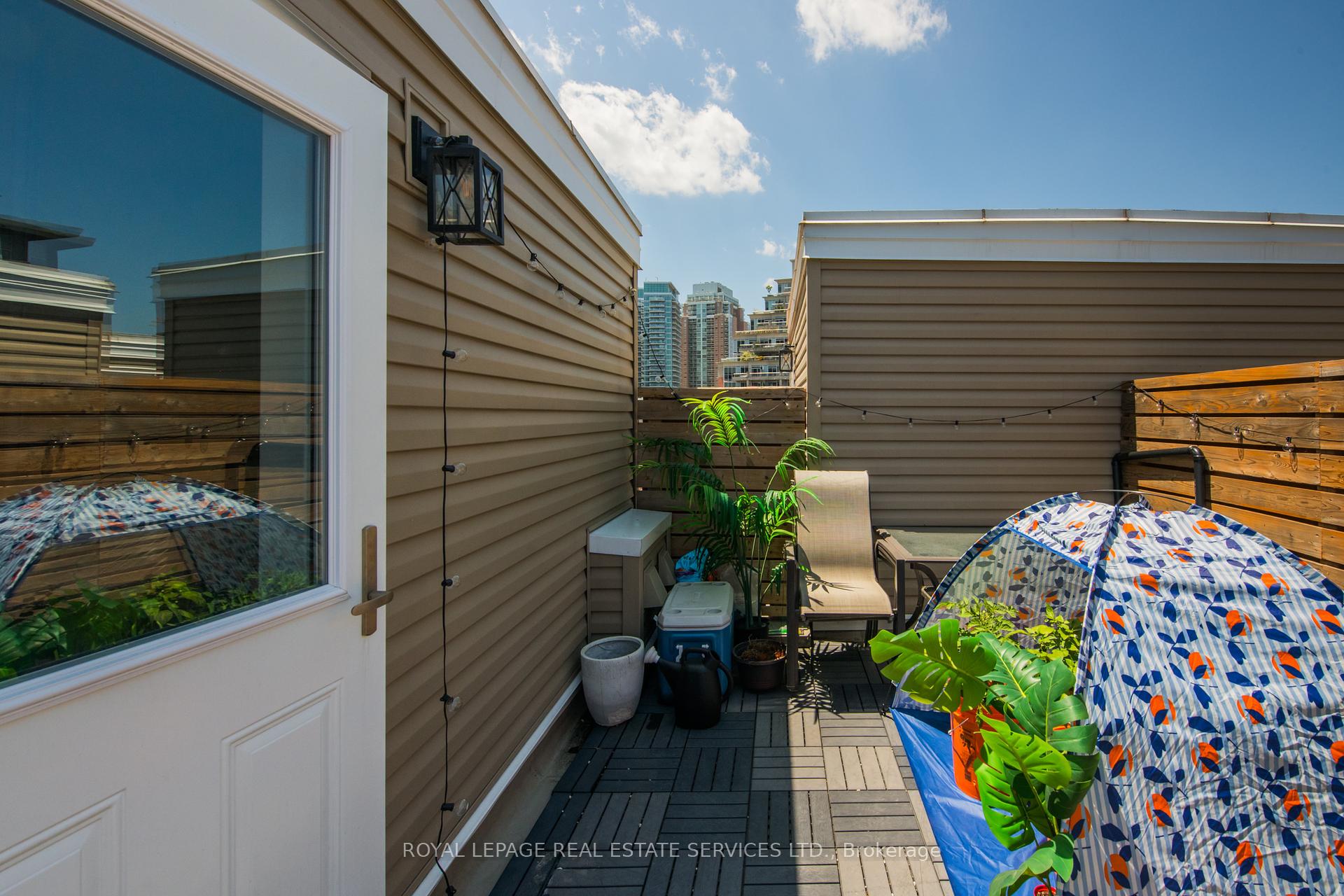 2 Bedrooms Condo at 29 canniff, Toronto For sale