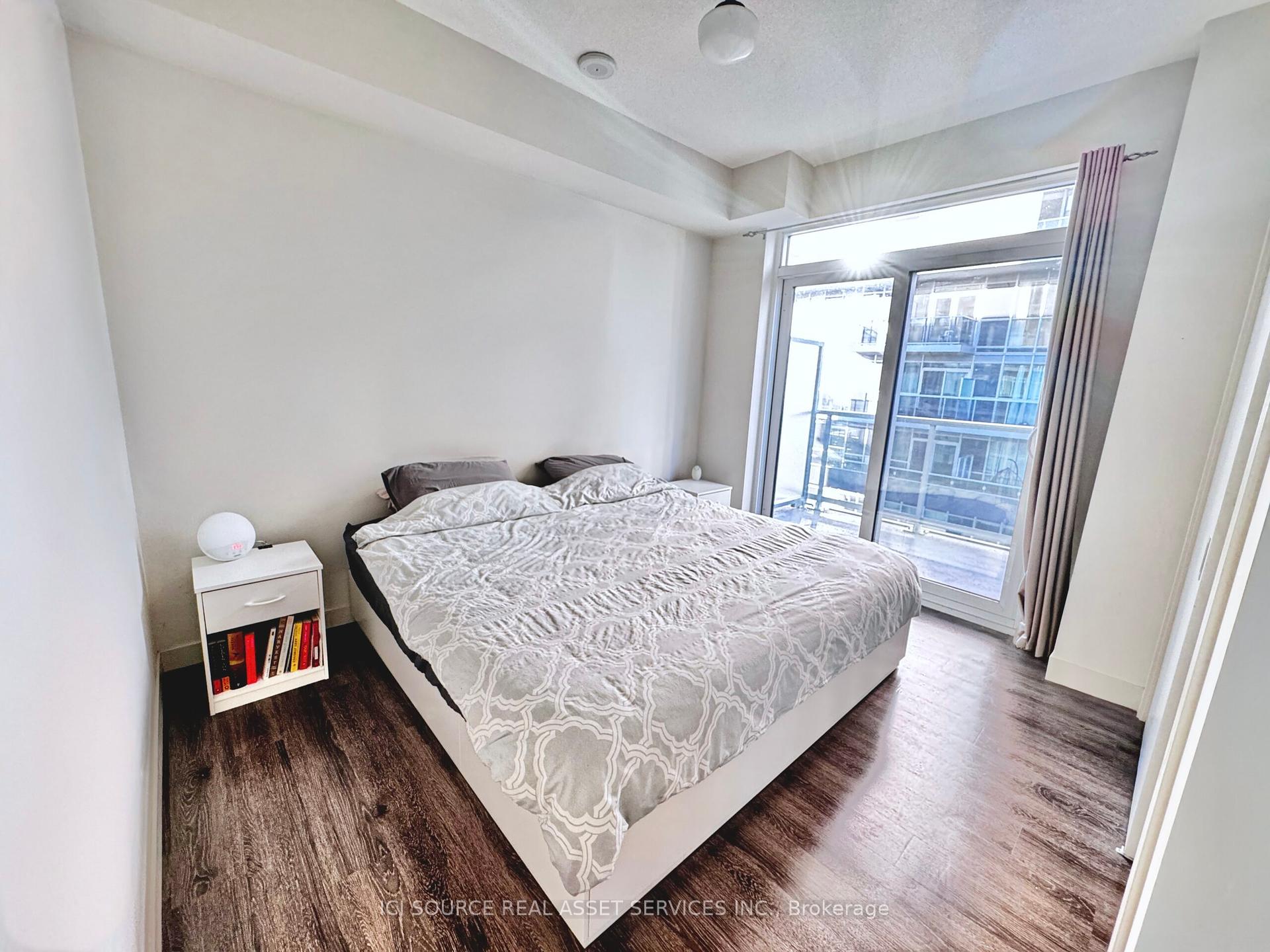 2 Bedrooms Condo at 2081 Fairview,  Burlington For sale