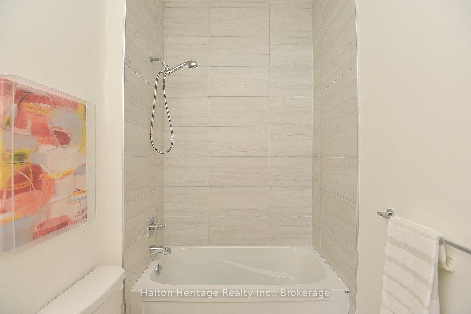 2 Bedrooms Condo at 30 Hamilton,  Hamilton For sale