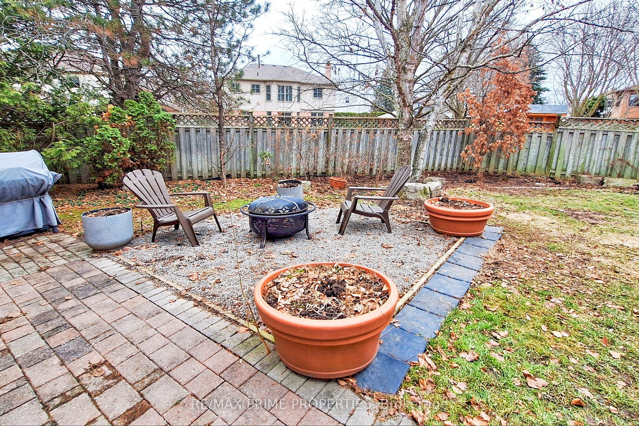 32 KENNETT Drive
