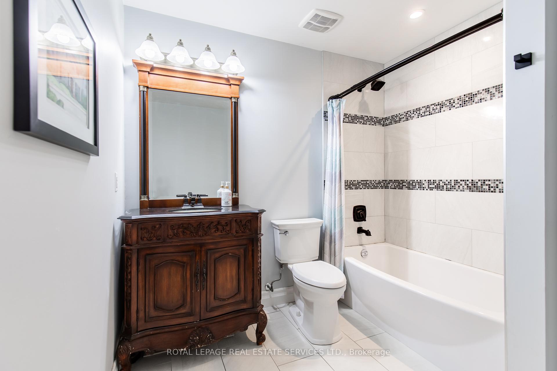 3 Bedrooms Condo at 3122 Lakeshore, Oakville For sale