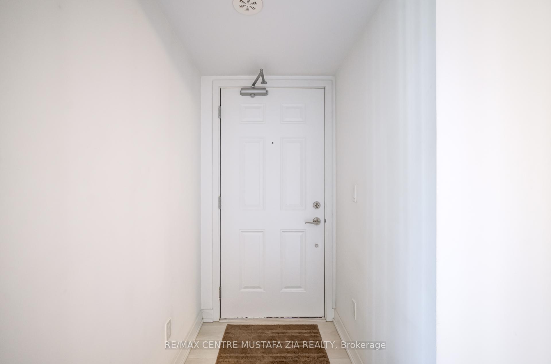 2 Bedrooms Condo at 1129 Cooke, Burlington For sale
