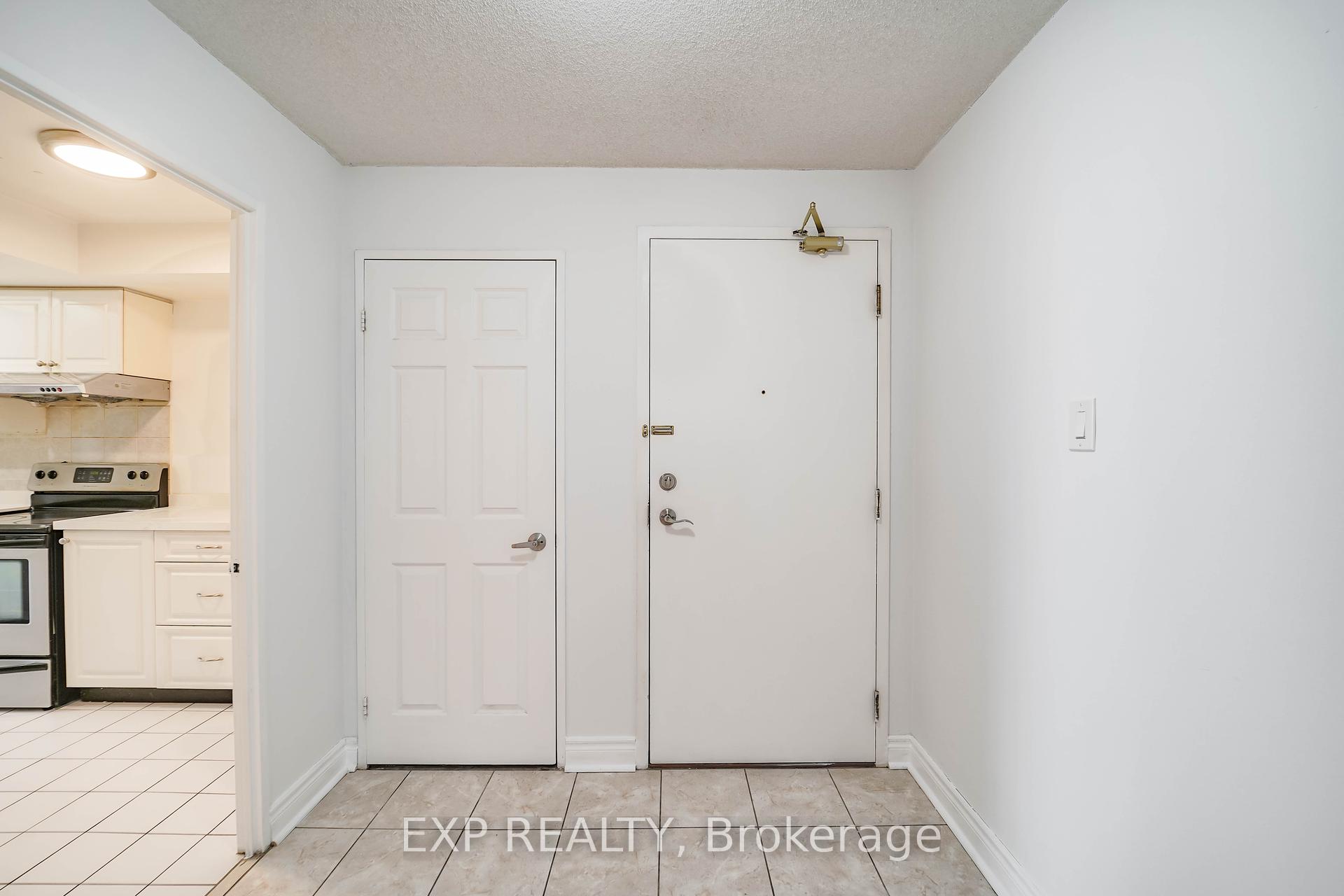 3 Bedrooms Condo at 4450 Tucana,  Mississauga For sale