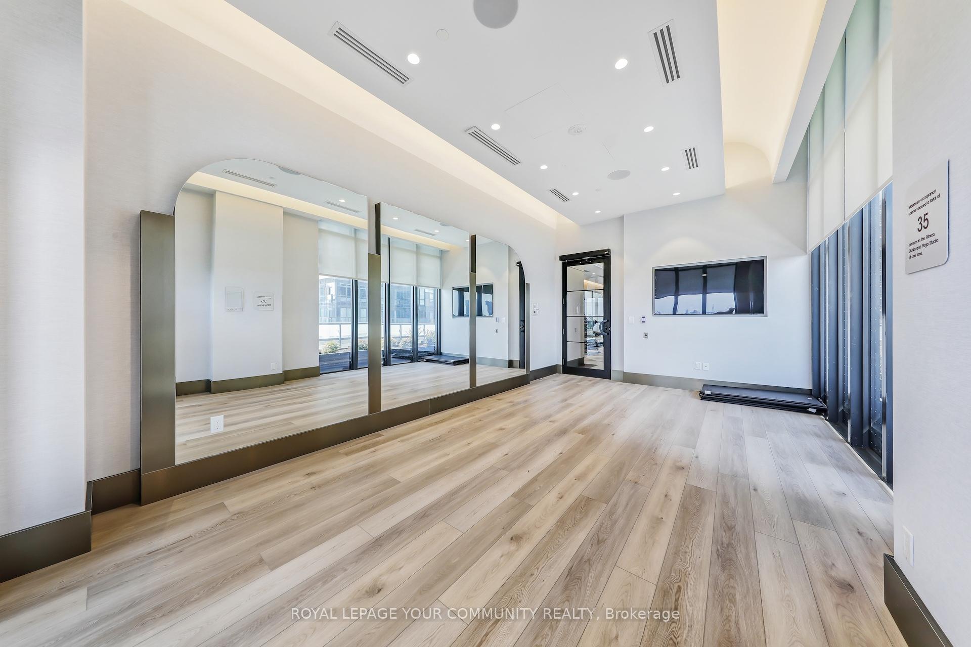 3 Bedrooms Condo at 10 Inn On The Park, Toronto For sale