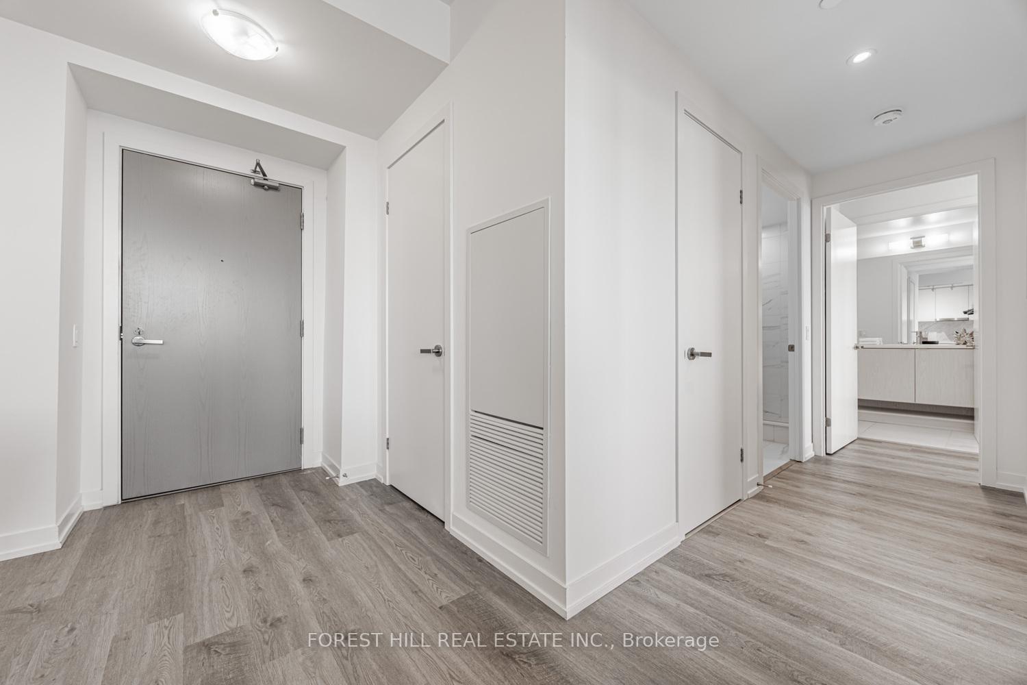 3 Bedrooms Condo at 55 Cooper, Toronto For sale