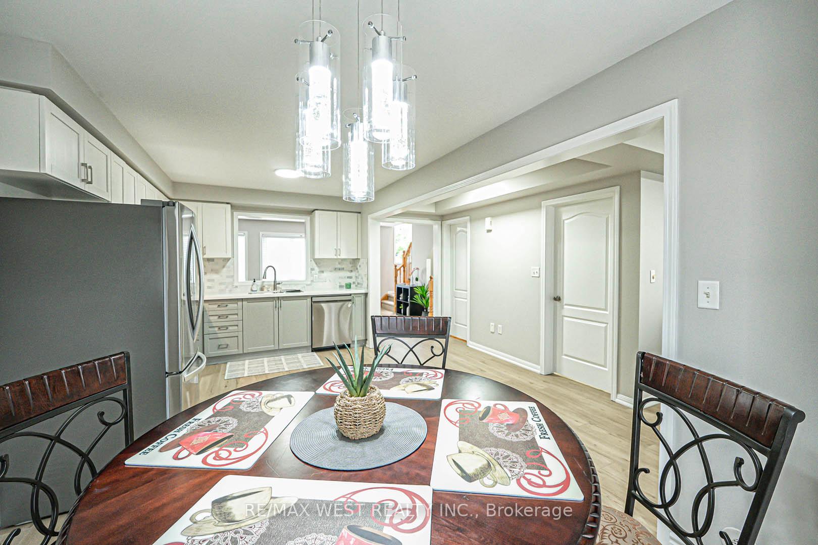 3 Bedrooms Condo at 3050 Rotary, Burlington For sale