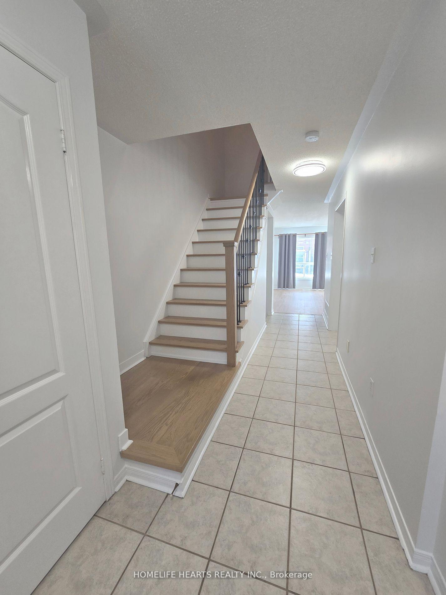 3 Bedrooms Condo at 525 Novo Star, Mississauga For sale